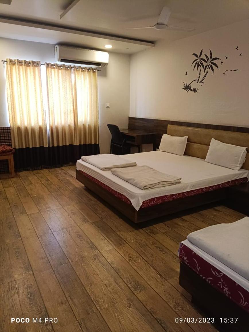 אויאיין Hotel Shri Vardhan מראה חיצוני תמונה