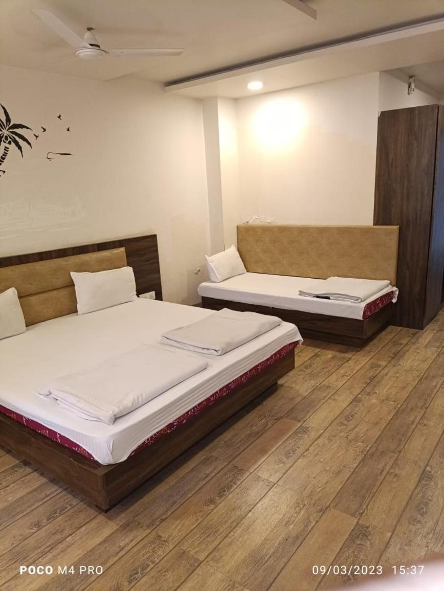 אויאיין Hotel Shri Vardhan מראה חיצוני תמונה