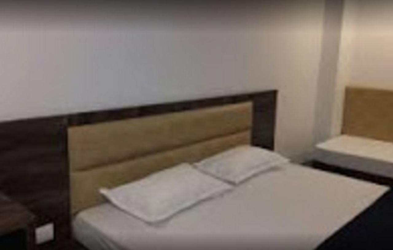 אויאיין Hotel Shri Vardhan מראה חיצוני תמונה