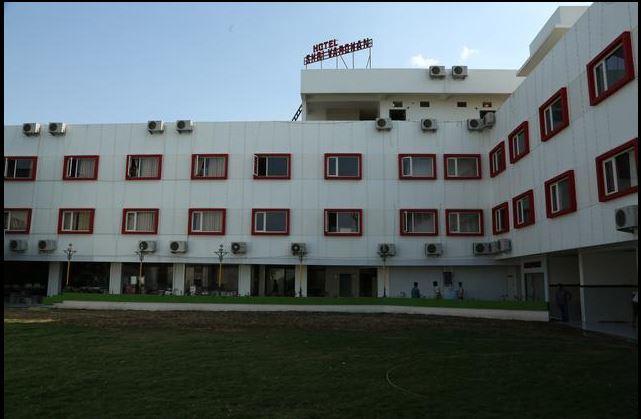 אויאיין Hotel Shri Vardhan מראה חיצוני תמונה