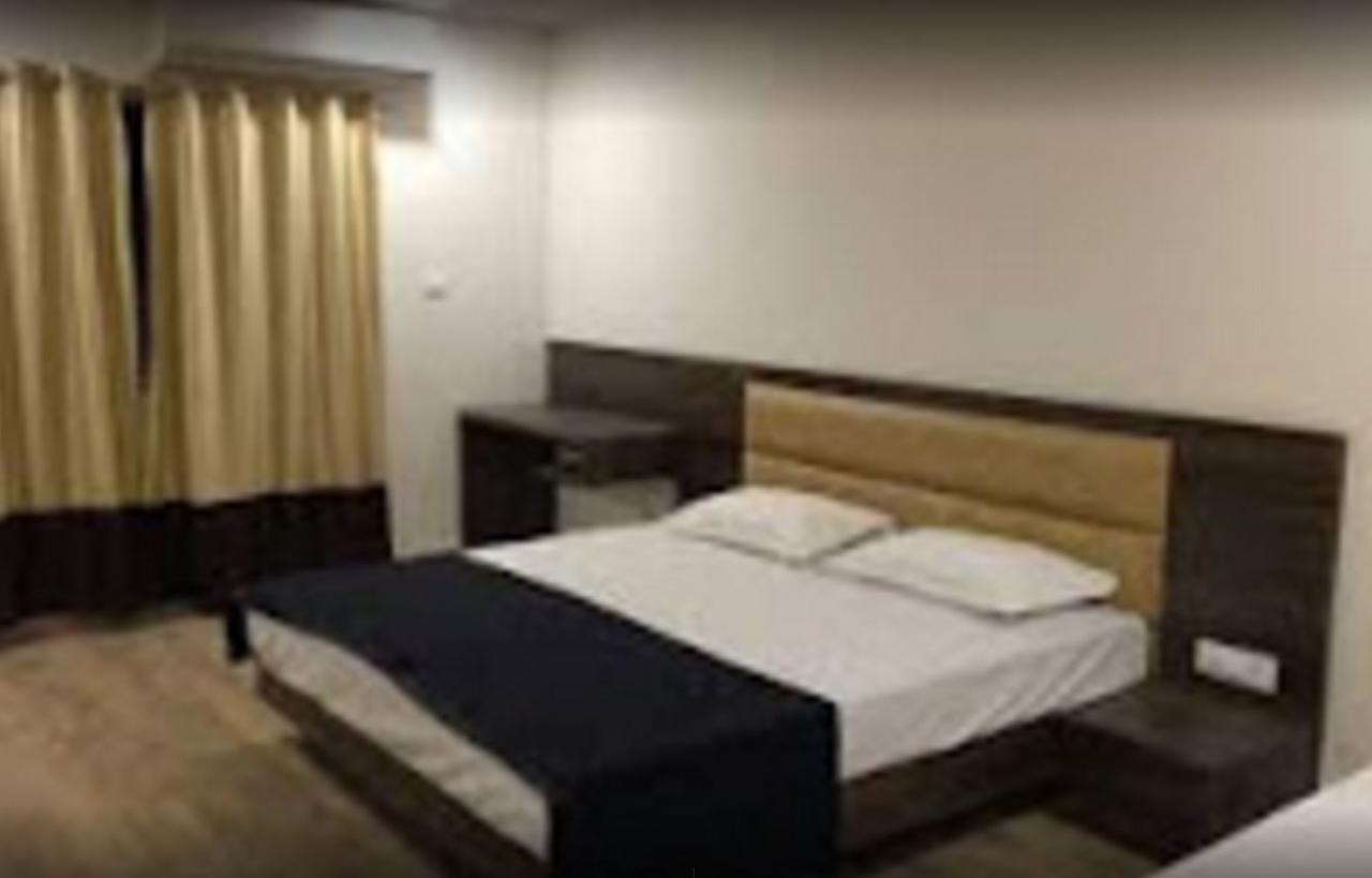 אויאיין Hotel Shri Vardhan מראה חיצוני תמונה