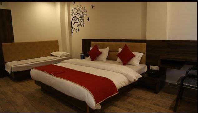 אויאיין Hotel Shri Vardhan מראה חיצוני תמונה